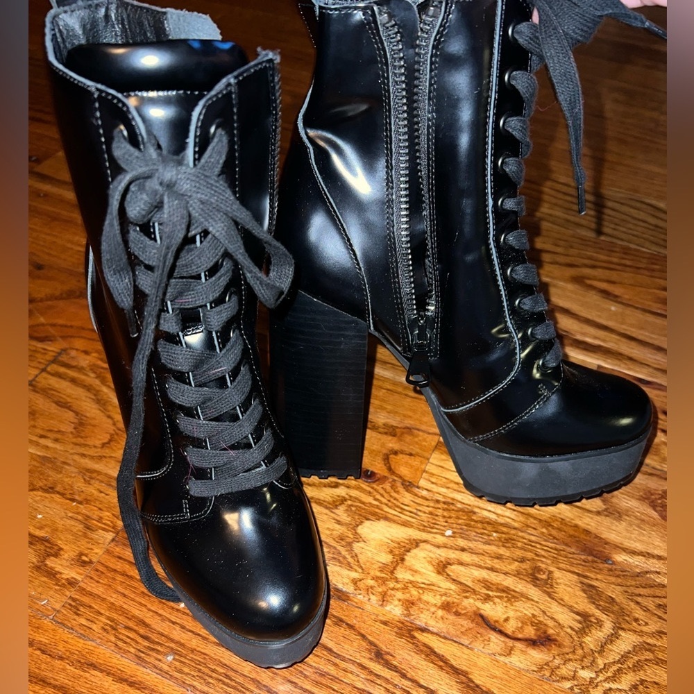 BRAND NEW Steve Madden Platform Boots